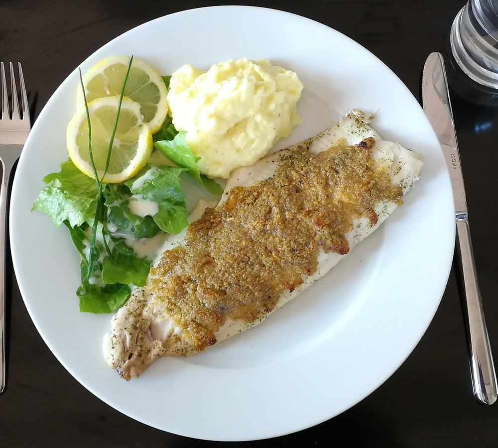 Felchenfilet mit Zitronenkruste und Meerrettich Kartoffelstock