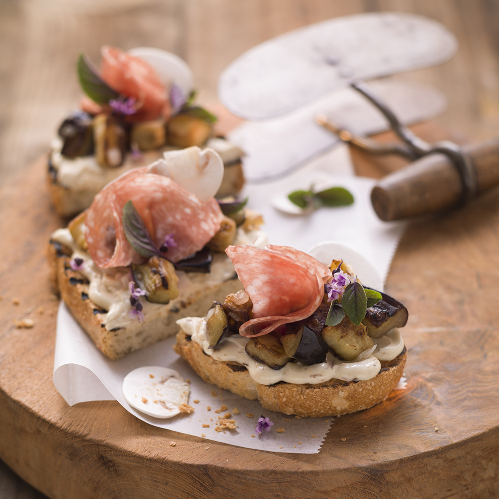 Rezept Italienisches Bauernbrot, Aubergine, Fenchelsalami, Champignons ...