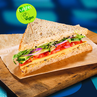 Gemüse-Tuna Club Sandwich