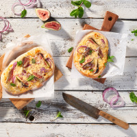 Flammkuchen mit frischen Feigen