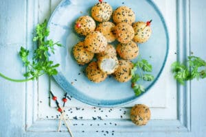 Bällchen mit schwarzem Sesam